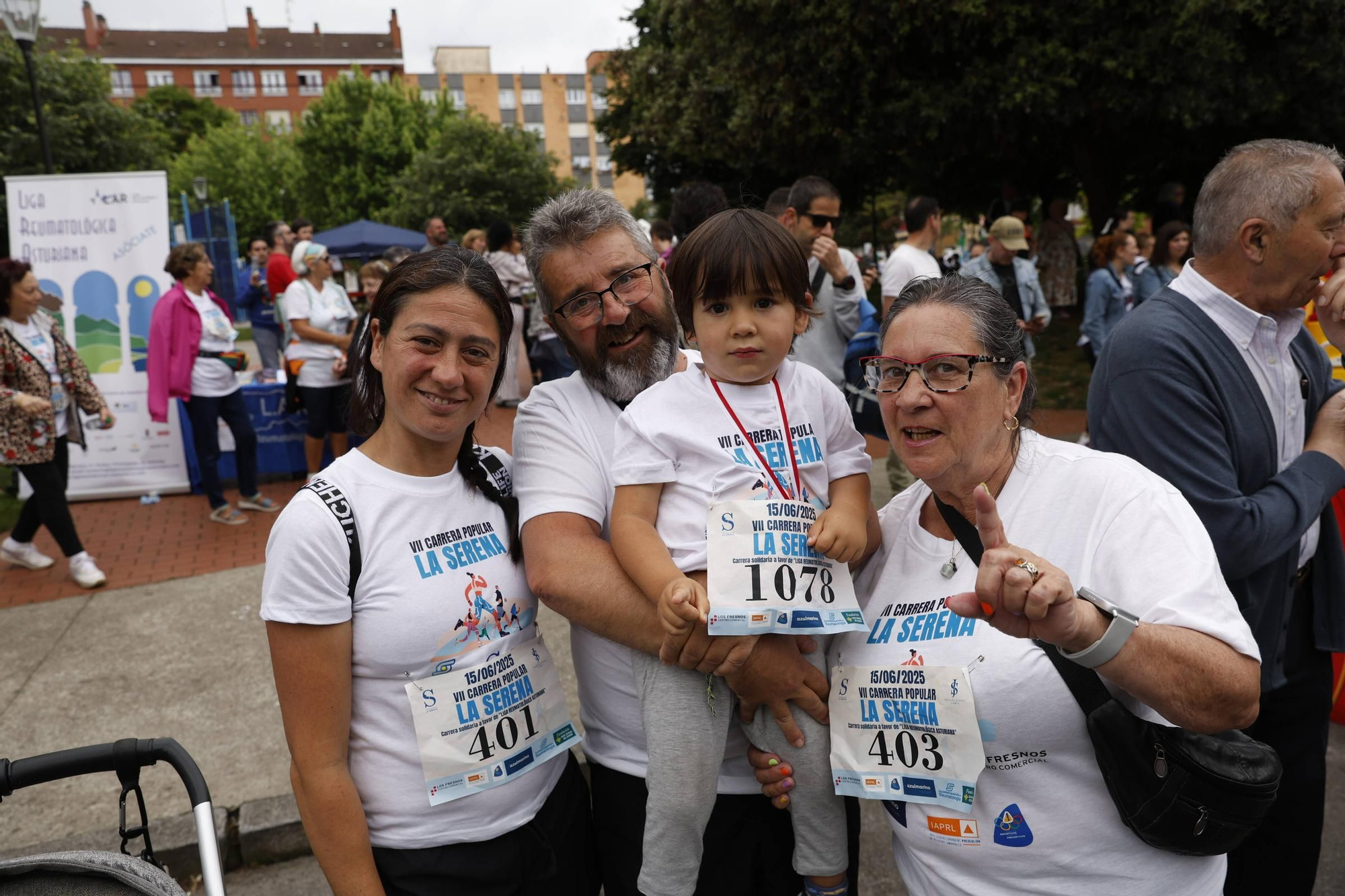 La carrera popular solidaria en El Llano, en Gijón, en imágenes