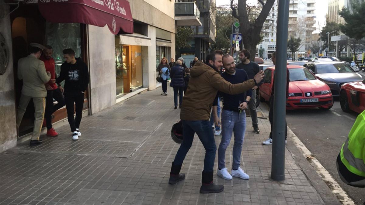 Iniesta no faltó a la comida en Via Veneto para despedir al Jefecito