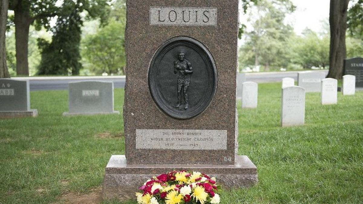 Tumba de Louis en el cementerio de Arlington.