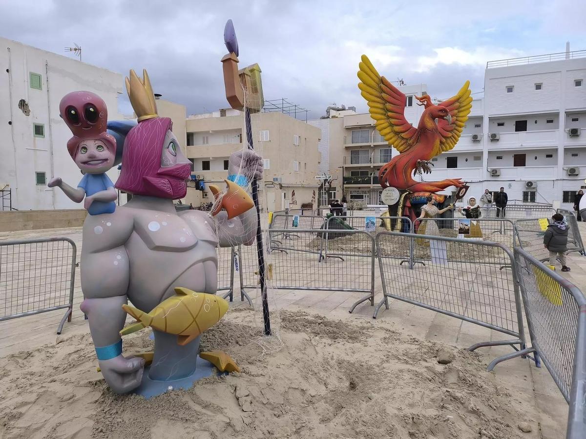 Los monumentos falleros infantil y grande de 2025 de la Falla Es Pujols de Formentera.