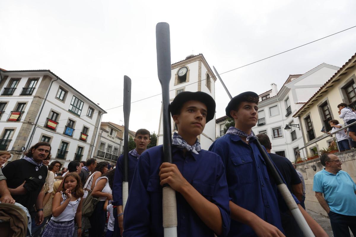 EN IMÁGENES: Pasacalles marinero por las fiestas del Carmen de Luanco.