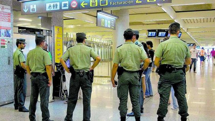 Acusan de contrabando a una mujer que no declaró un reloj suizo - Diario de Ibiza - Vimarsana News