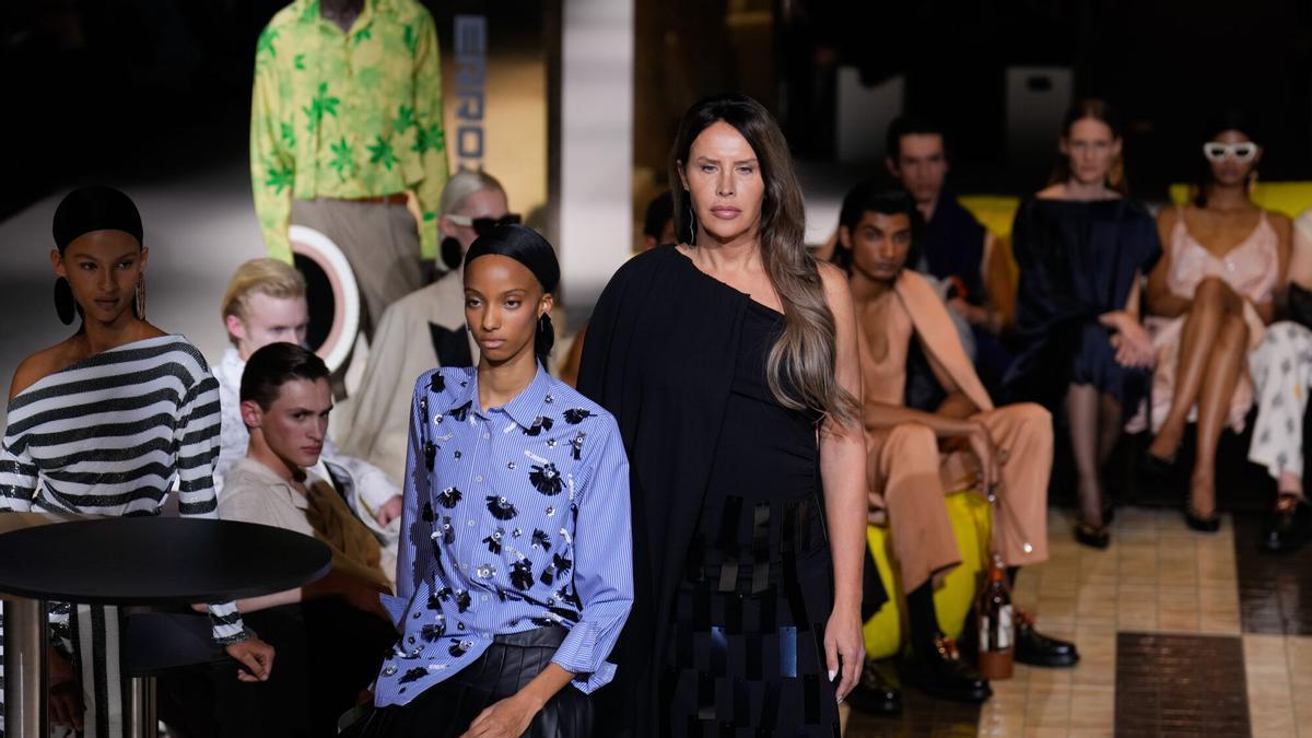 Erroz conecta cultura con moda y ficha a Karla Sofía Gascón