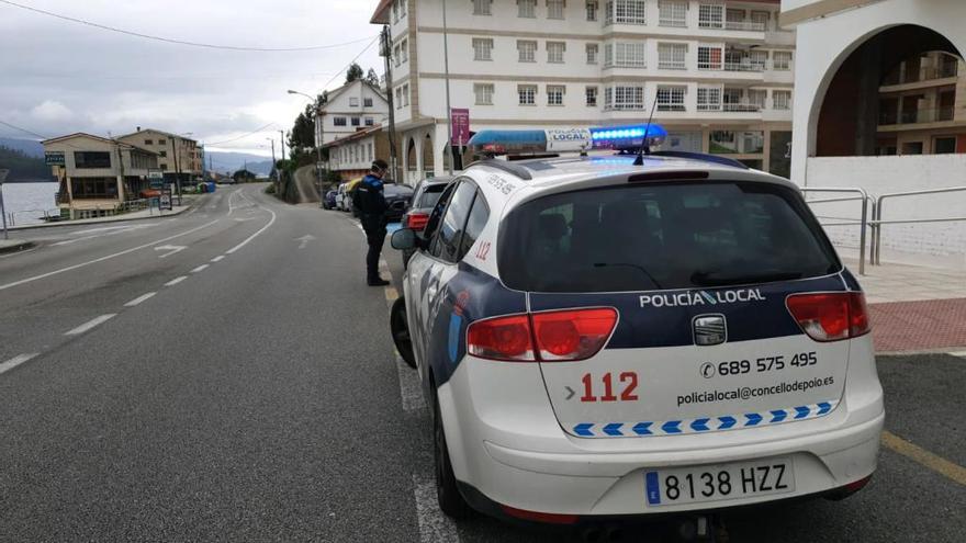 Policía Local de Poio en uno de los operativos de vigilancia.