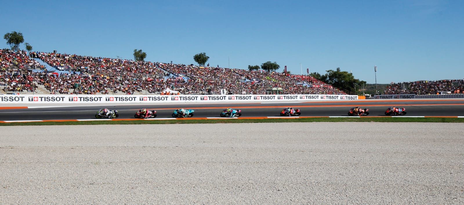 Ambiente en Cheste con las carreras de Moto2 y Moto3