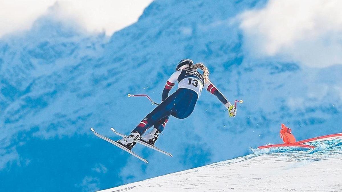 La esquiadora Lindsey Vonn durante un descenso en competición.