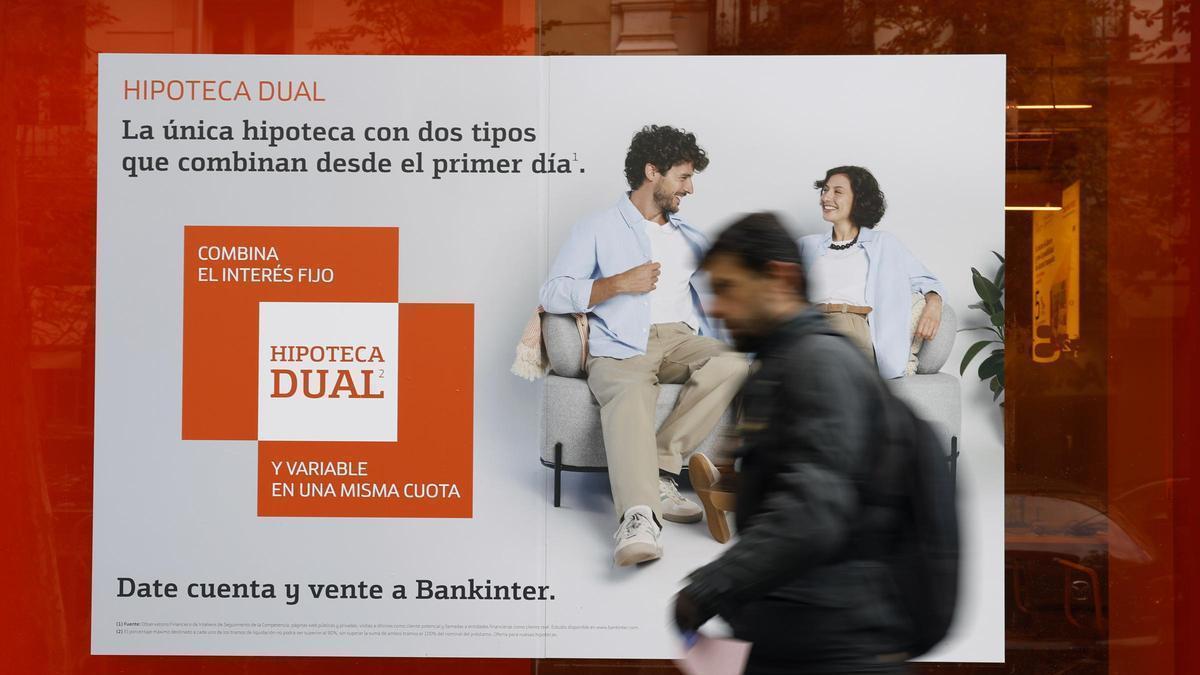 Anunci d'una hipoteca a una oficina bancària, en una imatge d'arxiu.