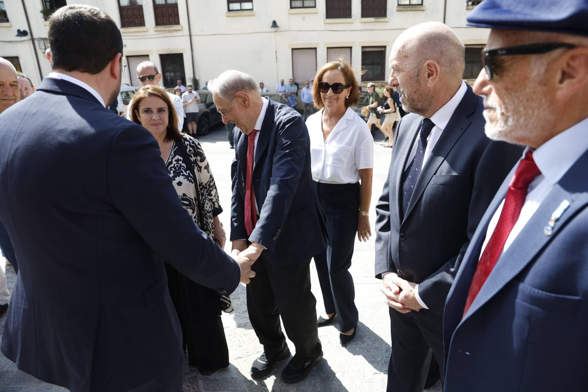 Las imágenes del funeral de Antonio Trevín en la basílica de Llanes.