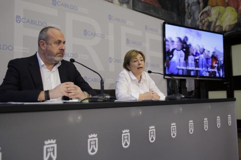 El vicepresidente del Cabildo de Tenerife, Enrique Arriaga, y la rectora de La Laguna, Rosa Aguilar, presentan la octava edición de la First Lego League Canarias, que se celebrará el próximo sábado en el Aulario de Guajara  | 12/02/2020 | Fotógrafo: Delia Padrón