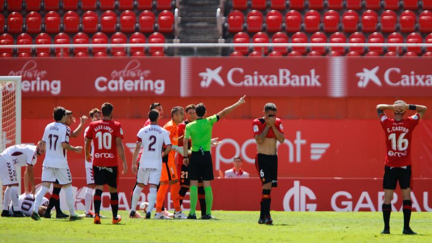 Raíllo abandona el terreno de juego