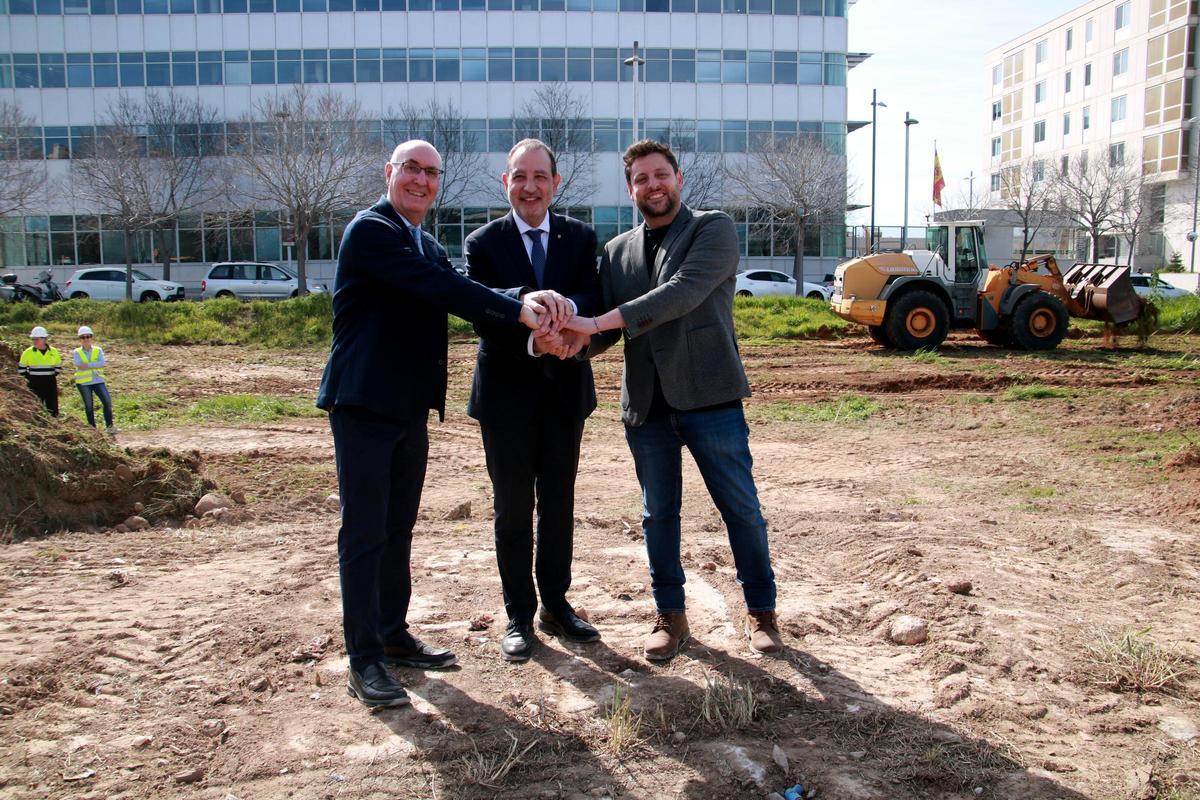 Inicio de las obras del Fòrum de la Justícia de Tarragona. De izquierda a derecha: Joan Perearnau, presidente de la Audiencia Provincial; Ramon Espadaler, conseller de Justícia; y el alcalde Rubén Viñuales.