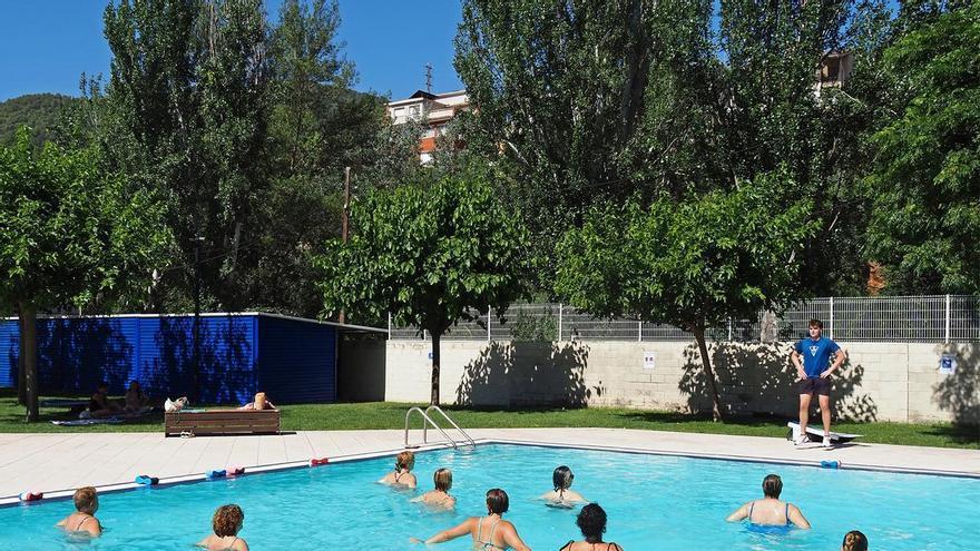 L’Escola de Salut de Súria tanca una edició molt reeixida amb una sessió d’aiguagim a les piscines