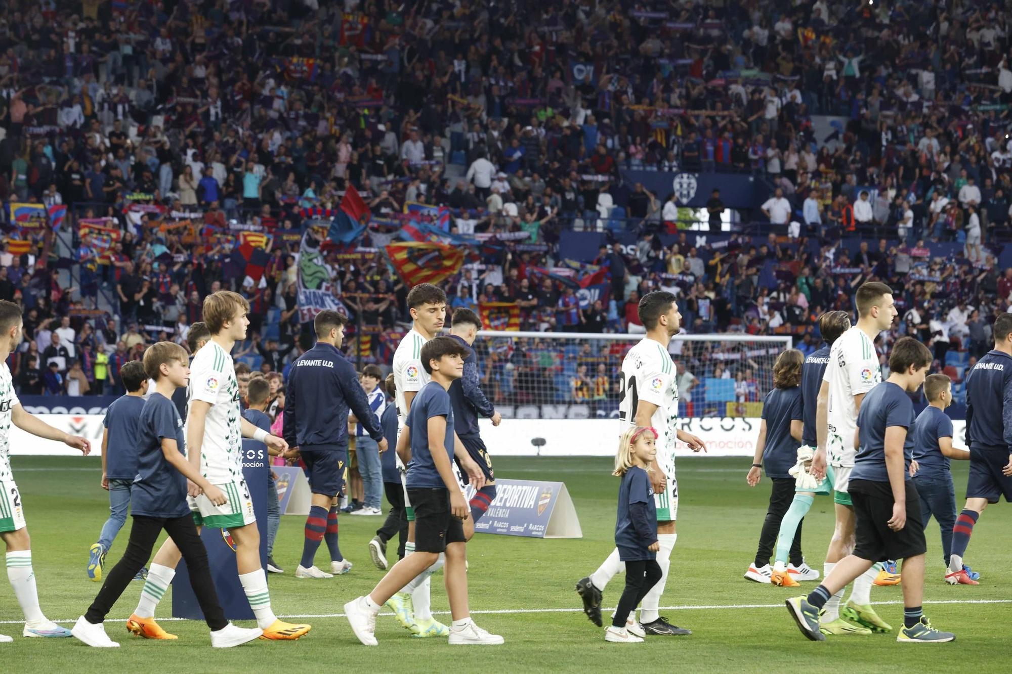 Partido Levante UD - Real Oviedo en imágenes