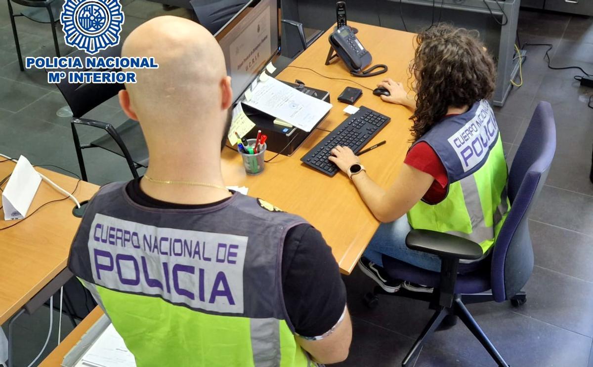 Policías Nacionales de la Comisaría de Dénia, durante una investigación