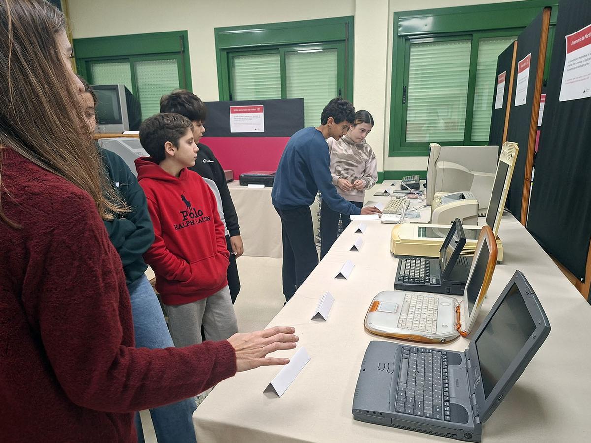 Premio ao proxecto «Trebellos con voz» do IES Illa de Ons, en Bueu Premio ao proxecto «Trebellos con voz» do IES Illa de Ons, en Bueu