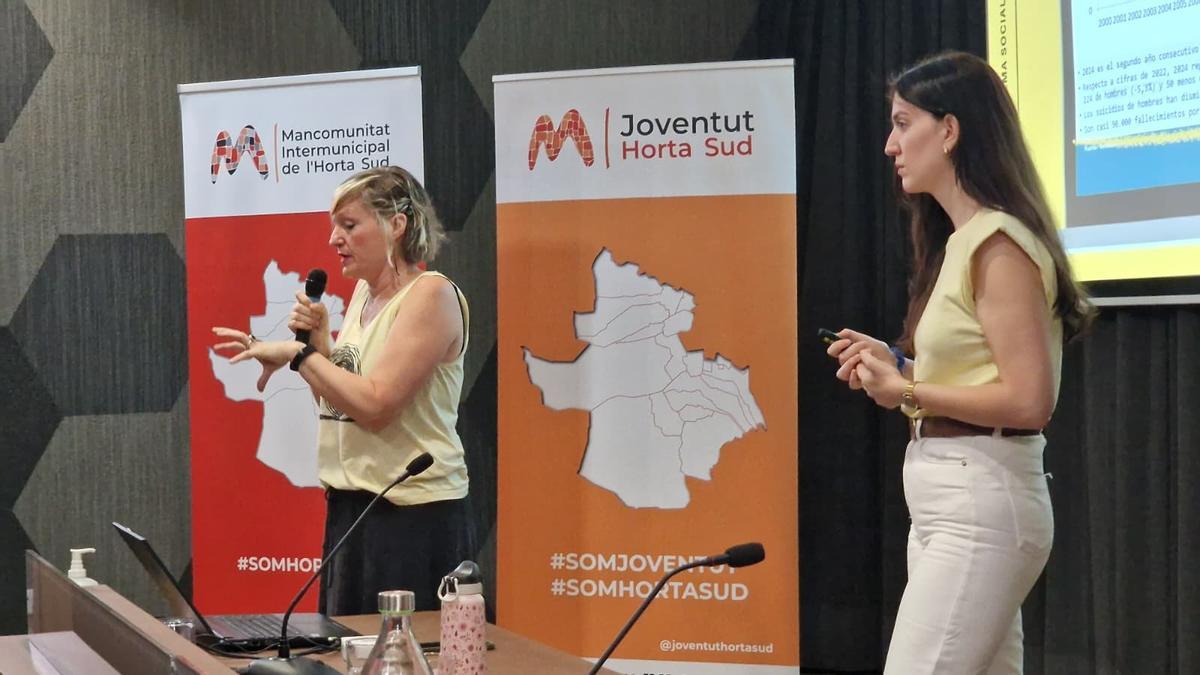 La Niña Amarilla en la sjornadas de la Mancomunitat de l'HortaSud sobre suicidio.