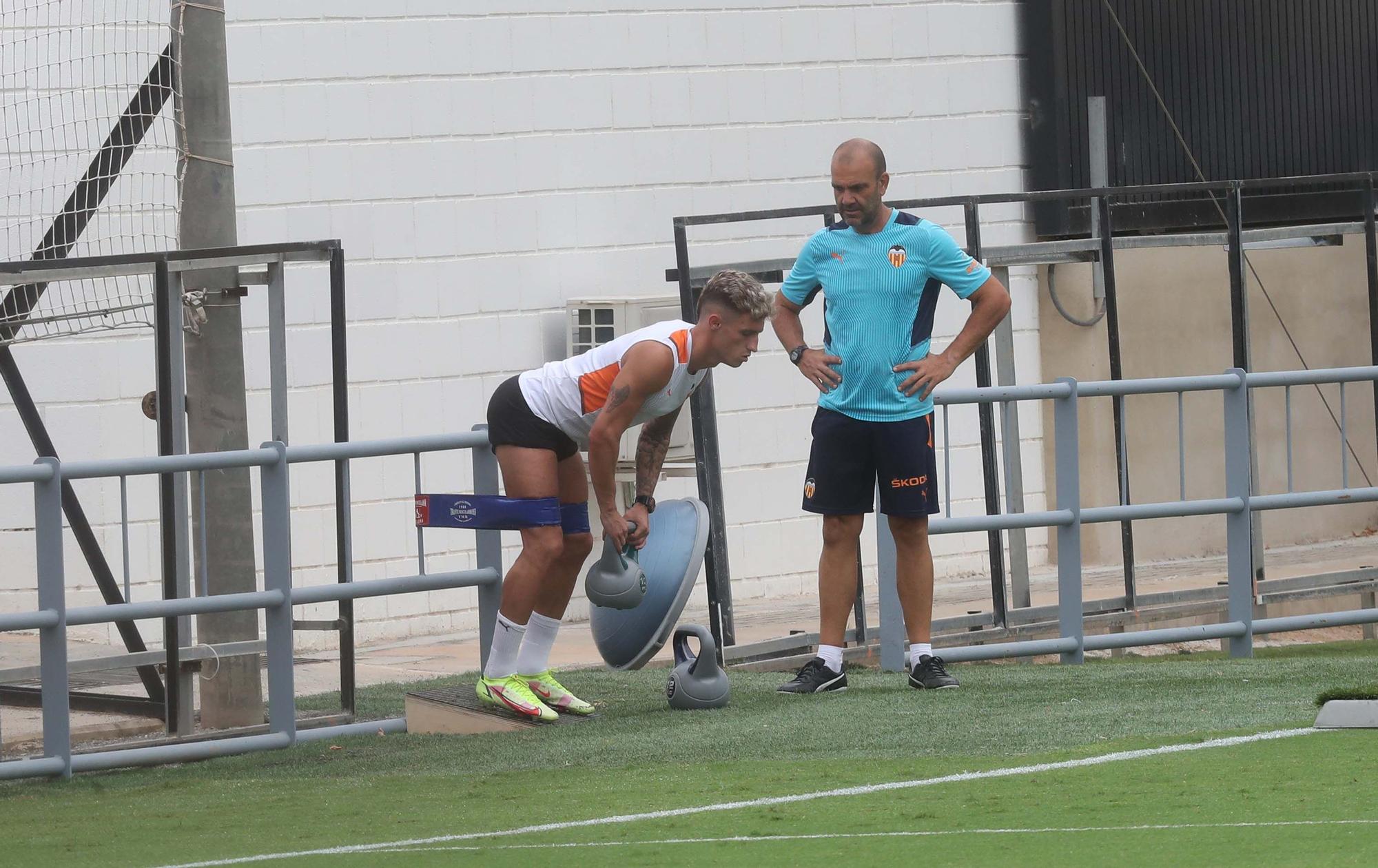 Entrenamiento en dos grupos para el Valencia CF