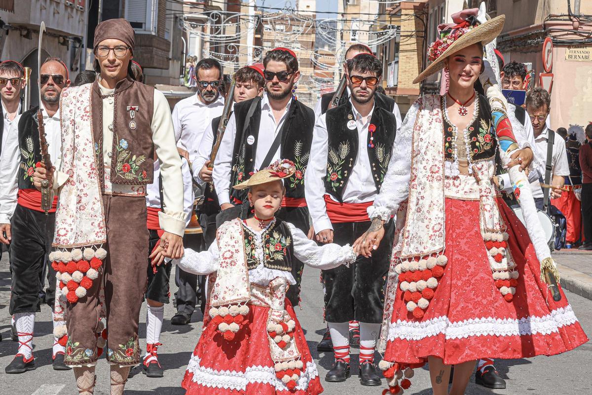 Todas las imágenes de la Guerrilla y Embajada de este lunes de los Moros y Cristianos de Petrer