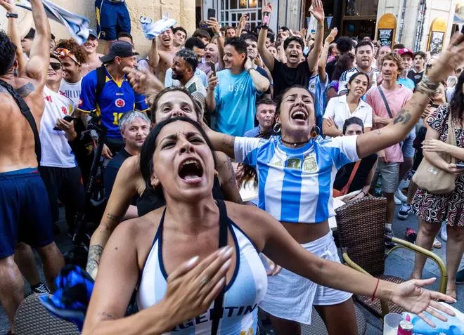 De la desolación al éxtasis: la afición argentina en Alicante enloquece con la victoria de su selección ante Egipto