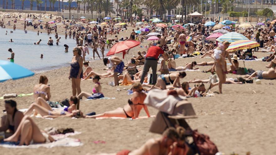 El calor se mantiene en Málaga y alcanza temperaturas por encima de los 34 grados