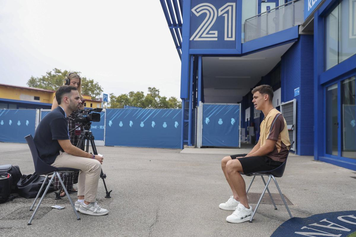 Gabriel Moscardo, jugador del Espanyol cedido por el PSG, atiende a SPORT
