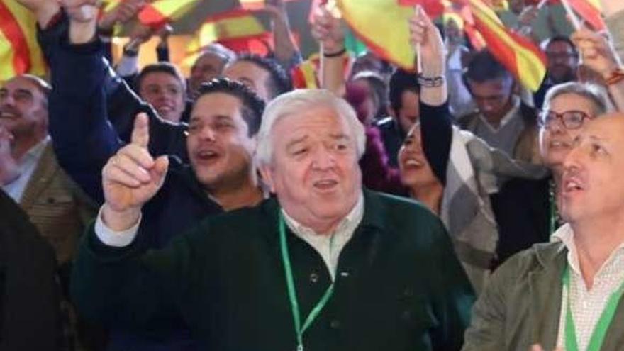 Rodolfo Espina celebrando el éxito de las elecciones en Andalucía.