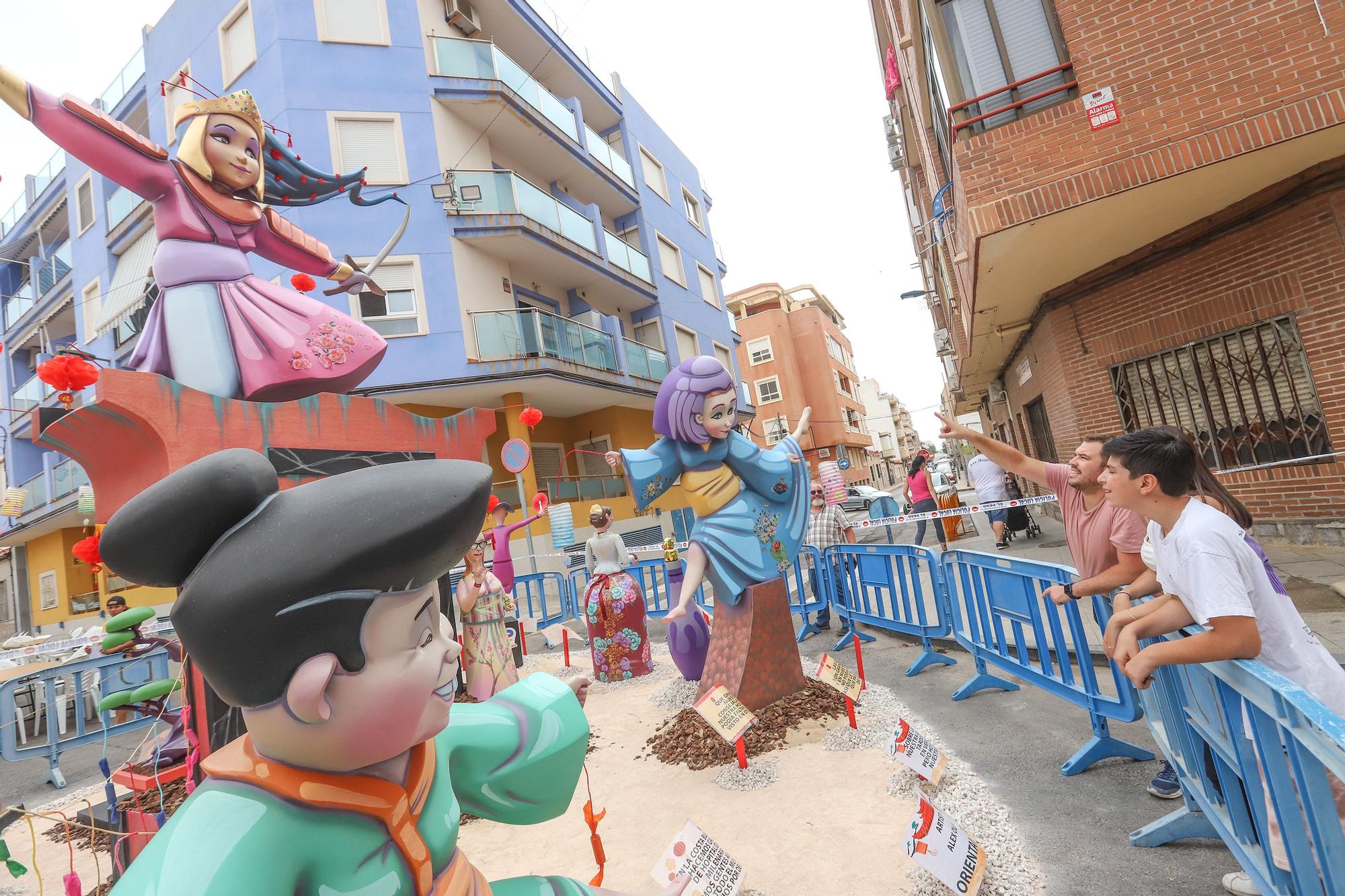 Hoguera del barrio de Los Molinos del Calvario en Torrevieja