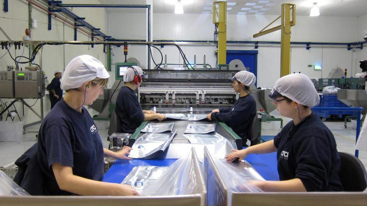 La AIReF mejora su previsión de crecimiento de la economía española para este año al 2% mujer y trabajo