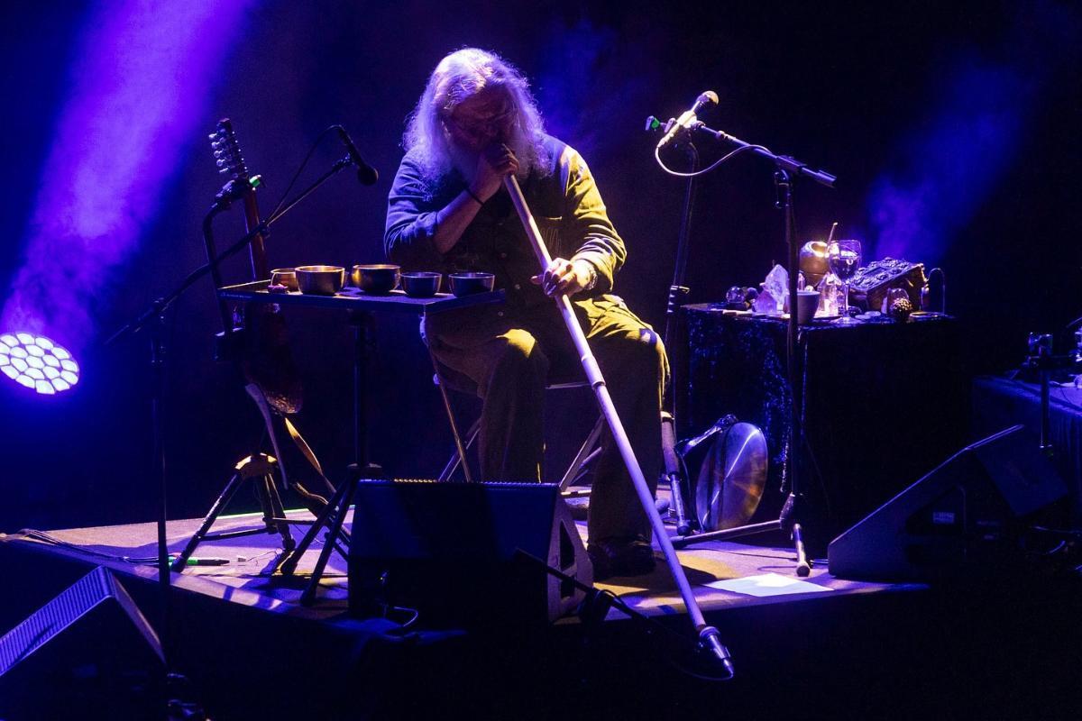 Gustavo Santaolalla durante la actuación em el Cartagena Jazz.