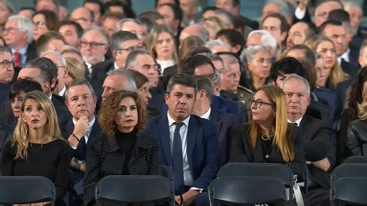 DANA | Mazón, en tercera fila y sin participación en el saludo de los reyes  a las víctimas en el funeral de Estado