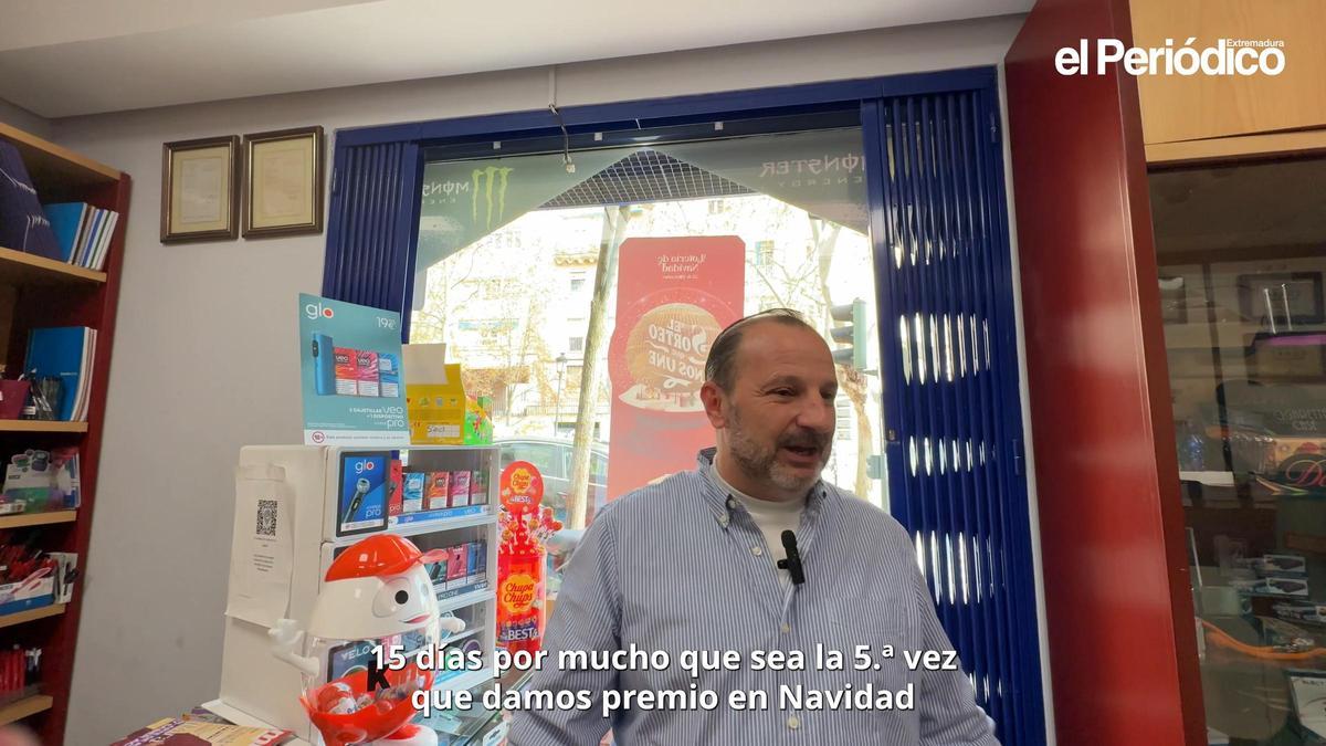 Vídeo | El estanco Colón, de Cáceres, vende un décimo del 77.715, quinto premio de la Lotería Nacional