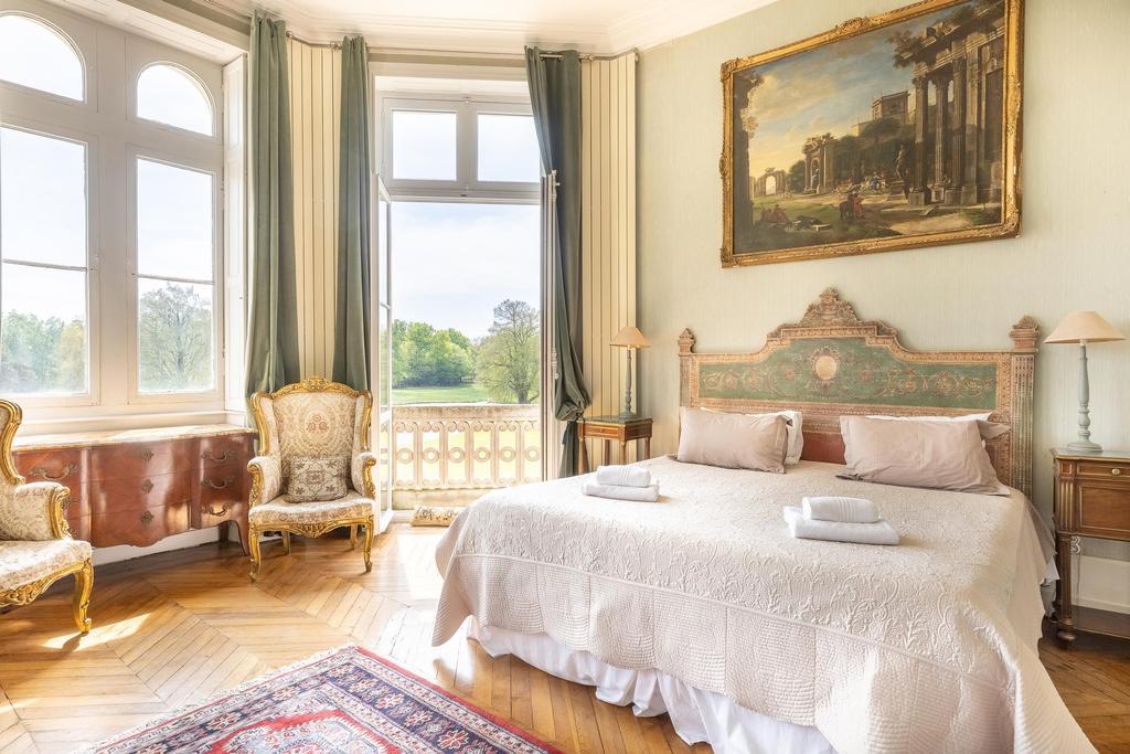 El entorno evoca un auténtico contexto de novela romántica