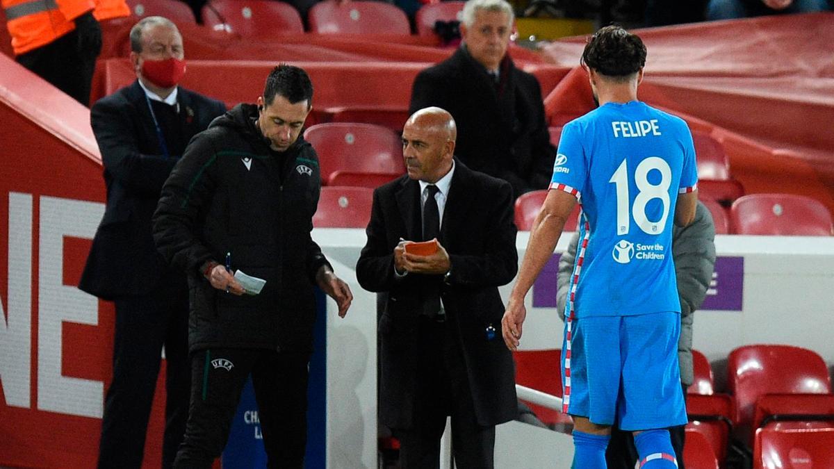 Liverpool-Atlético de Madrid: Felipe Augusto fue expulsado en la primera mitad en Anfield