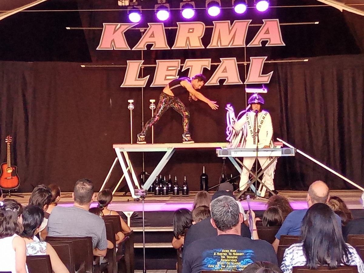 Espectáculo 'Karma Letal' en la carpa de Sant Jordi