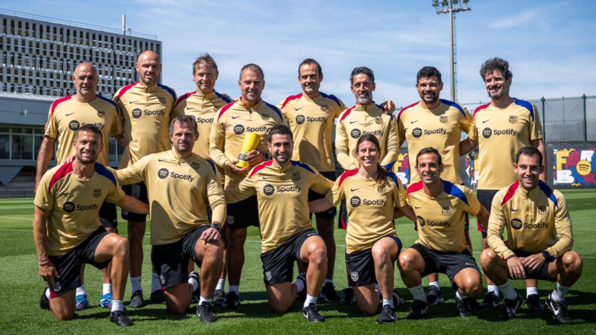 Flick y su staff ganan el premio del mejor entrenador del mes de agosto 2024