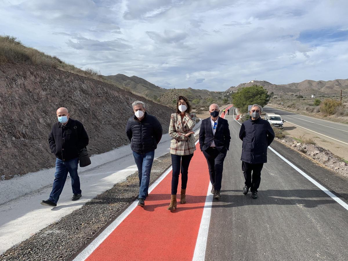 Carril bici-peatonal en la RM-D15, carretera que une Águilas con Calabardina