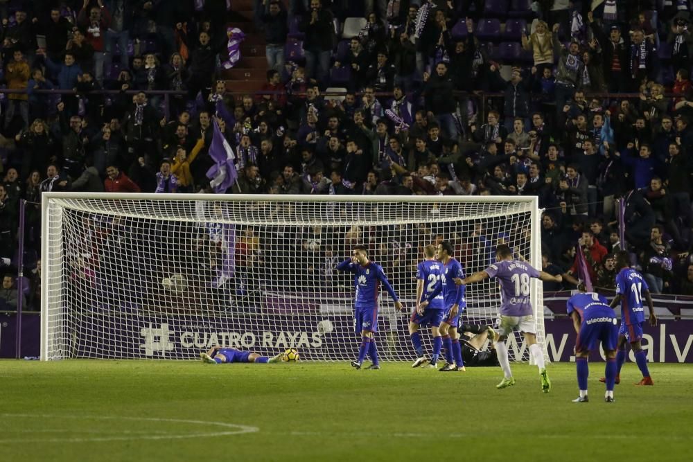 El partido entre el Valladolid y el Real Oviedo, en imágenes