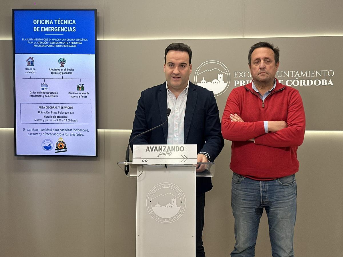 Juan Ramón Valdivia informa sobre la nueva oficina técnica por el temporal en Priego.