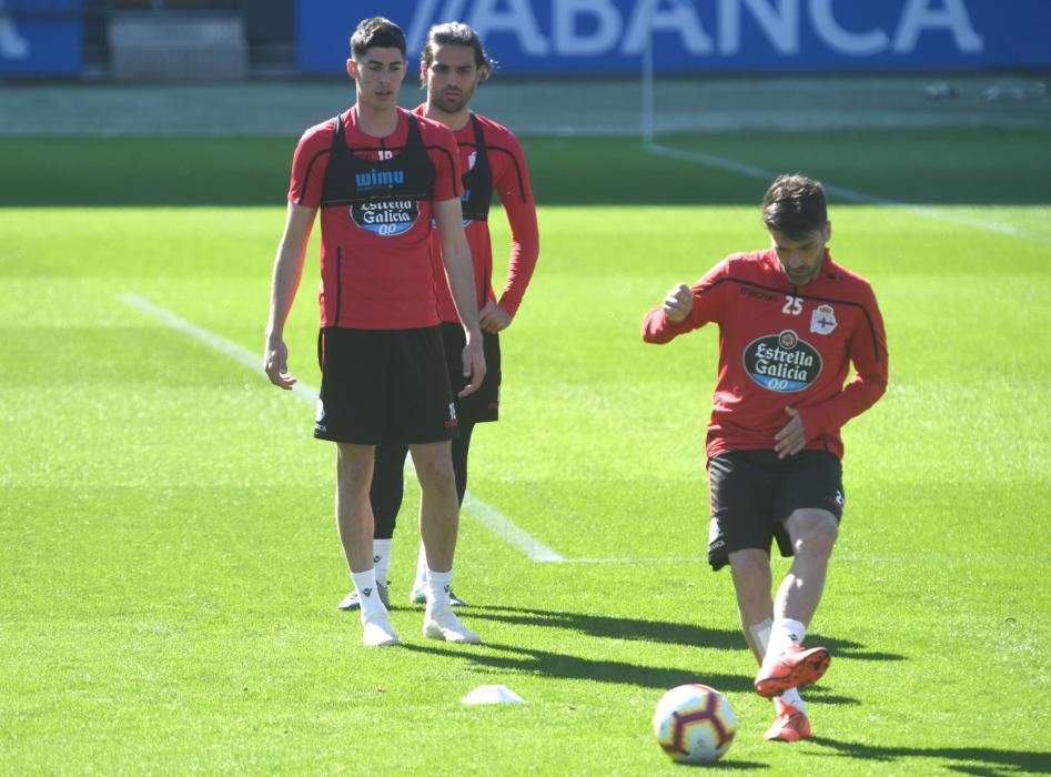 Carlos Fernández comienza a realizar algunas tareas con el grupo aunque su presencia en la convocatoria para el partido contra el Almería parece poco probable.