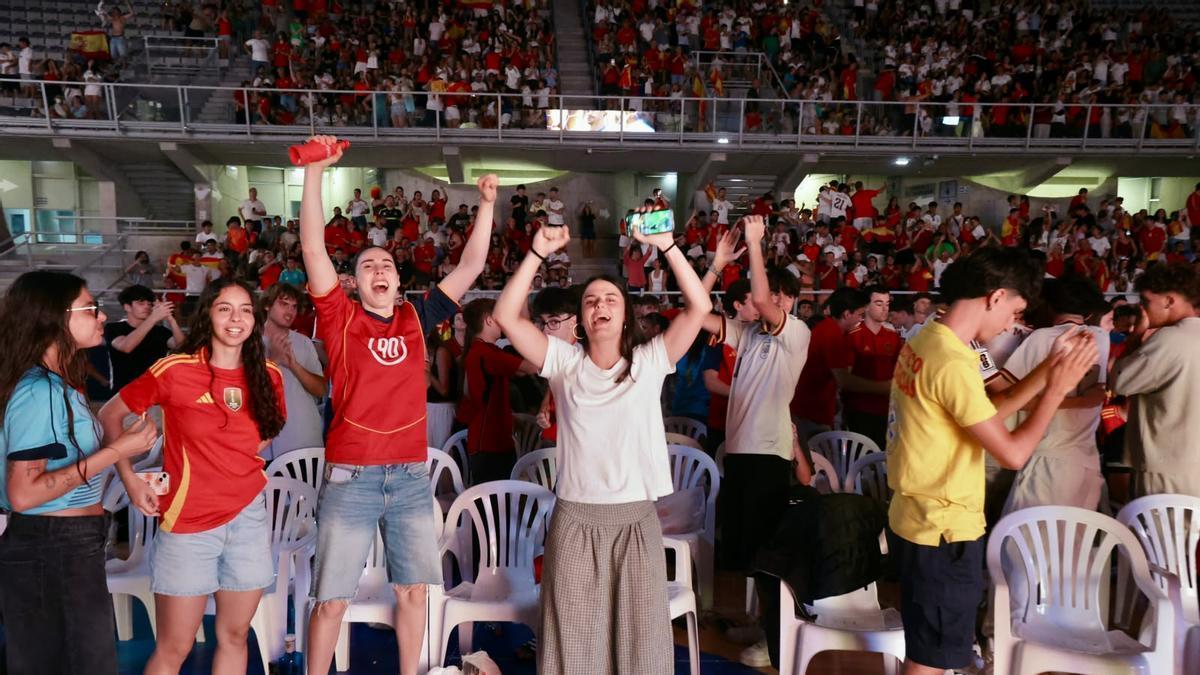 El Centro de Tecnificación de Alicante estalla con el primer gol de España ante Bélgica
