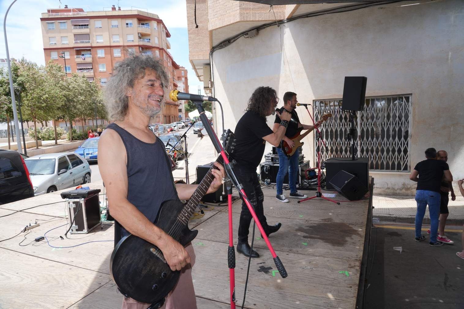 El Grau da inicio a las fiestas de Sant Pere con pólvora, bous y música