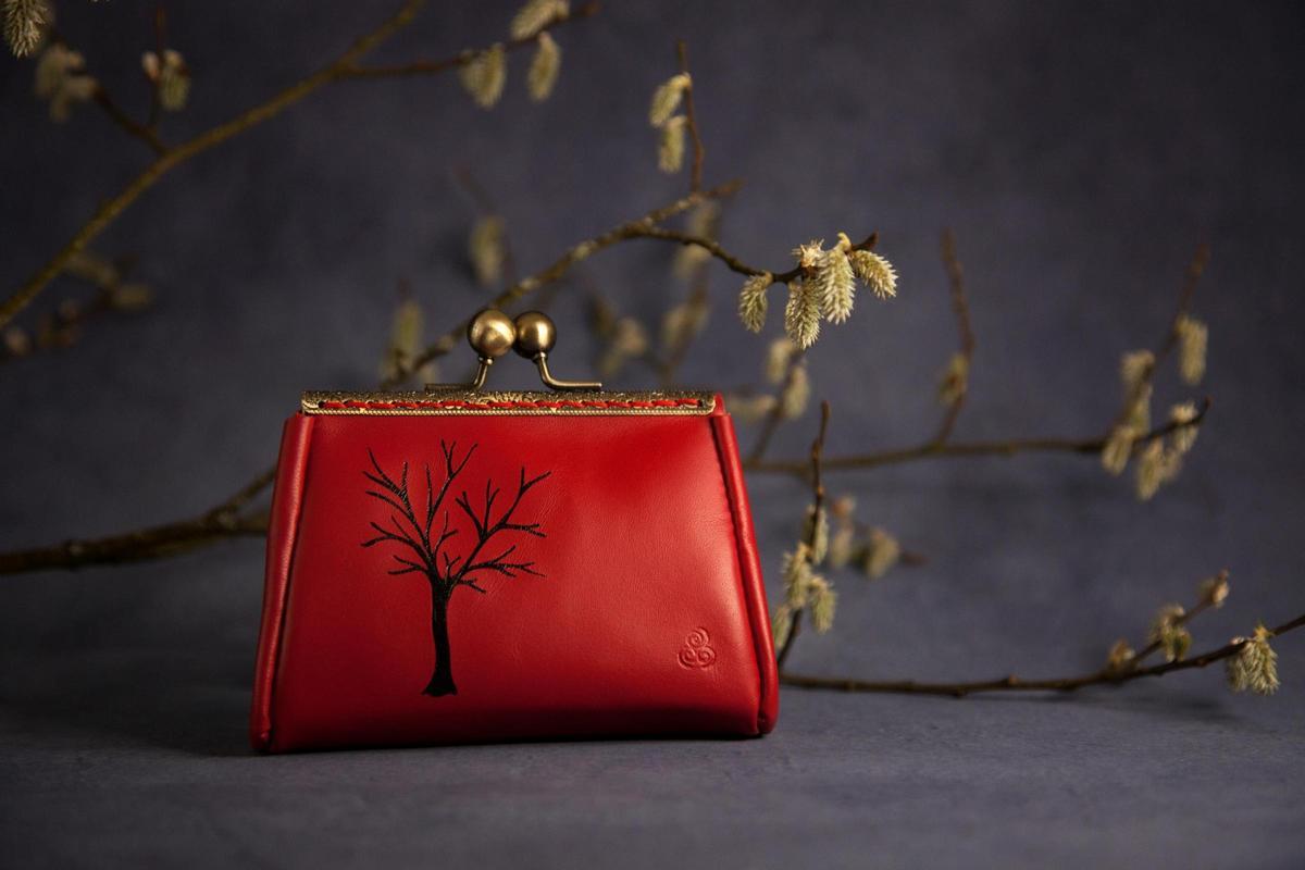 Monedero con decoración de árbol Monedero con decoración de árbol