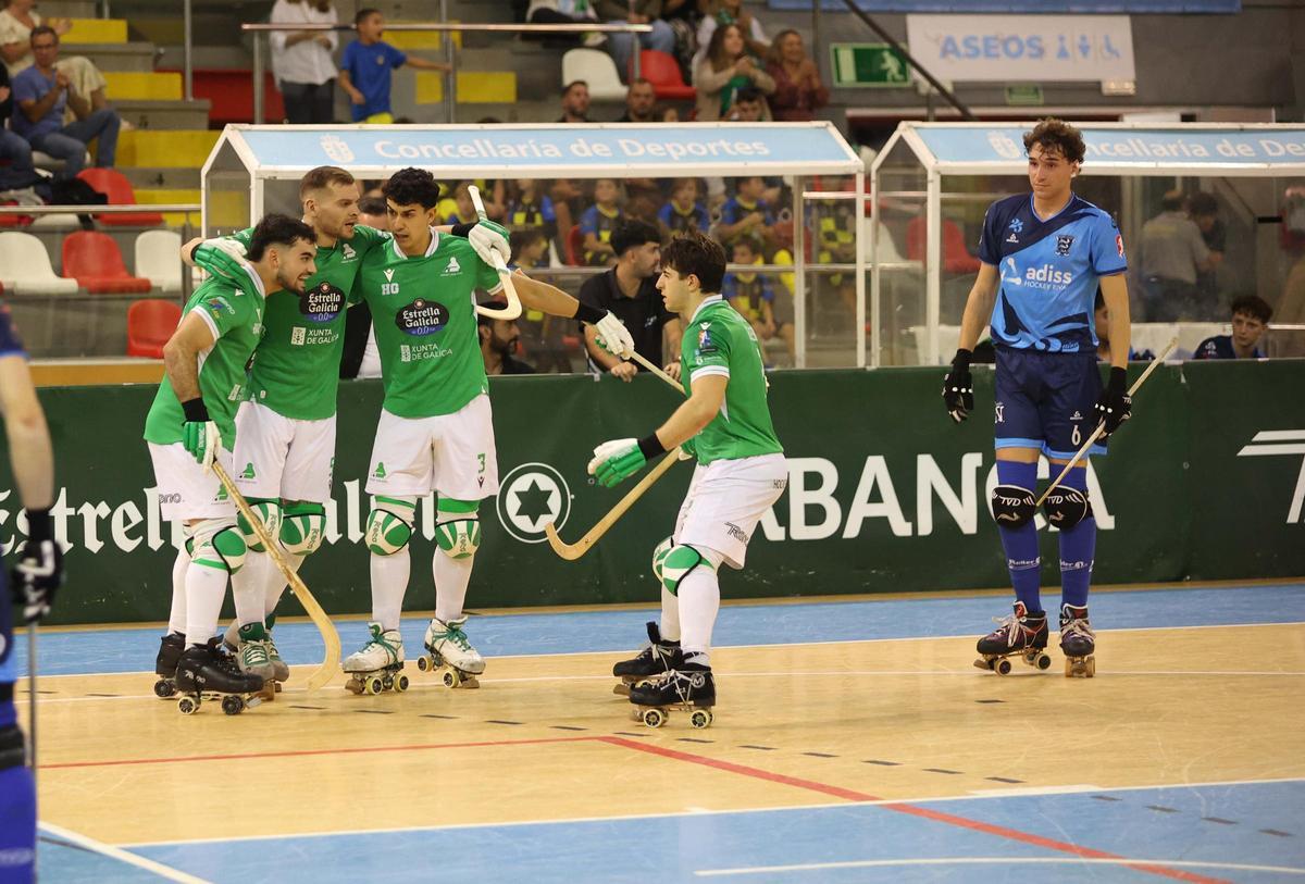 El Liceo celebra un gol contra el Rivas en el Palacio de los Deportes esta temporada.