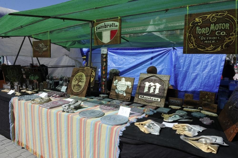 Lo coches antiguos conquistan  el Cuartel de Artillería