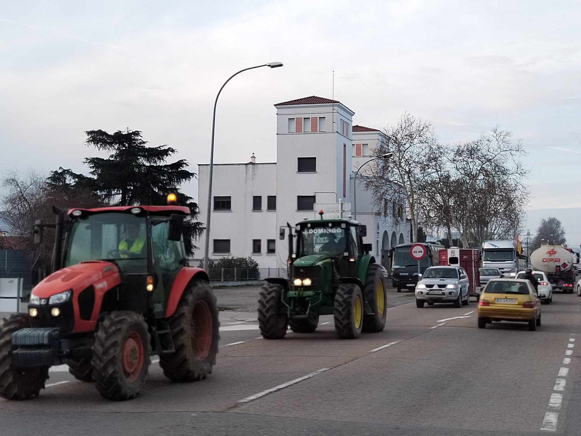 Cortes de carreteras en Plasencia por el paso de la tractorada