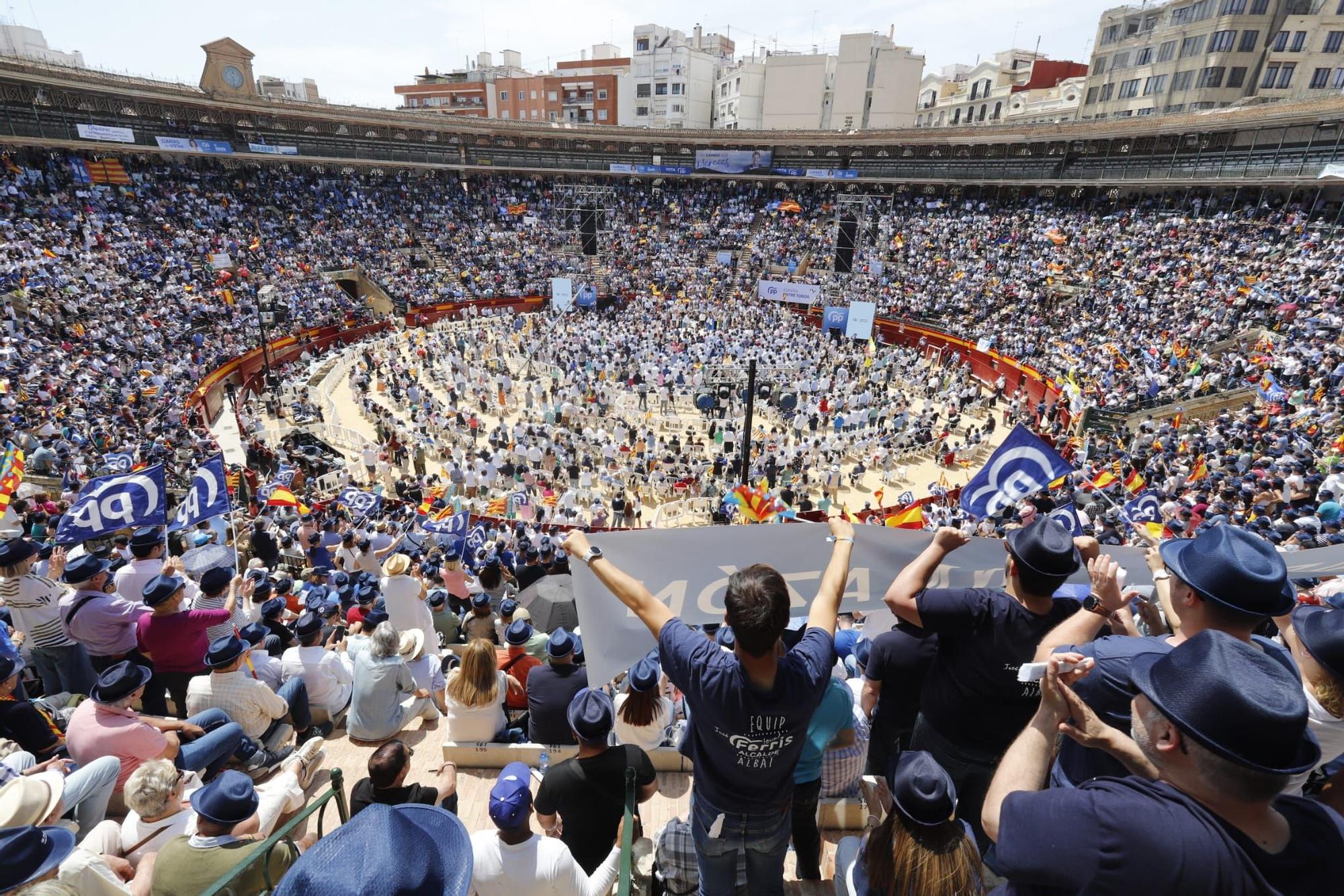 Mitin central del PPCV en la Plaza de Toros de València