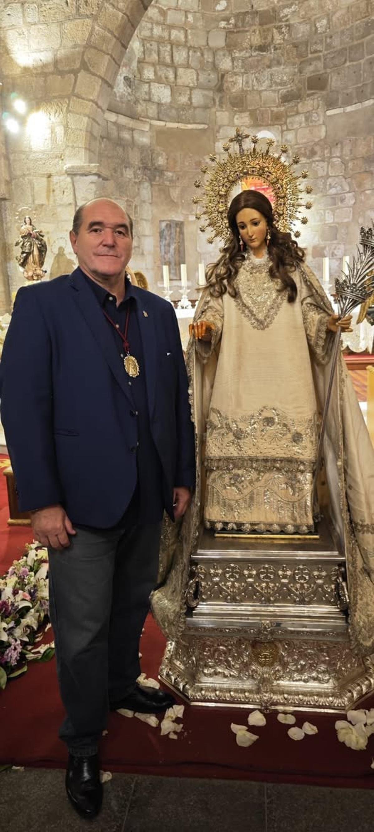 Miguel Ángel Valiente, estrechamente vinculado a la devoción a Santa Eulalia.