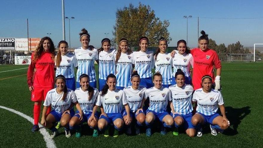 Las convocadas del Málaga CF femenino, antes de un partido.