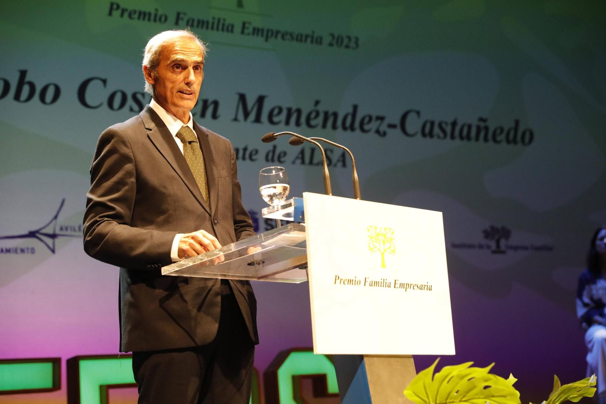 Entrega del premio "Familia Empresaria" a la familia Cosmen Menéndez-Castañedo