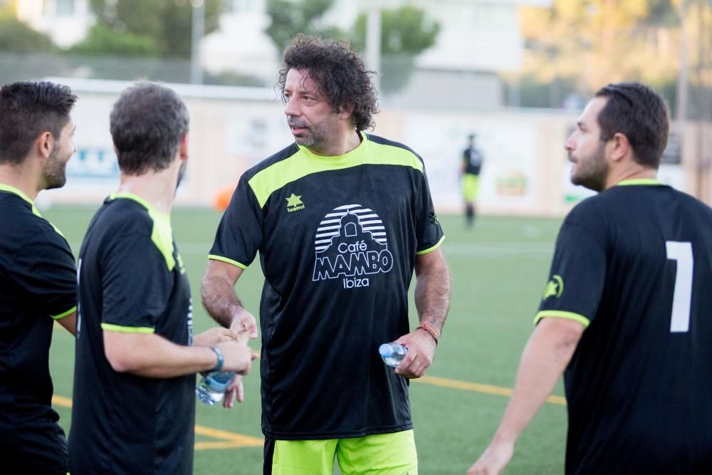 Finidi, Iván Campo e Irwin juegan un amistoso en Sant Antoni